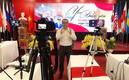“Yêu và được yêu" -  khoá học “lạ đời", thầy và 500 trò hào hứng bàn luận về chữ “yêu"
