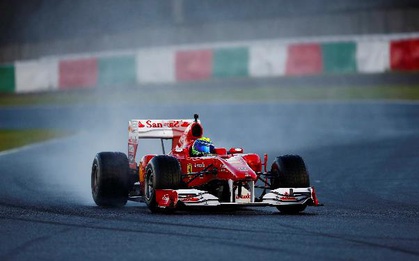 F1 in cờ Việt Nam trên poster kỷ niệm 70 năm giải đua