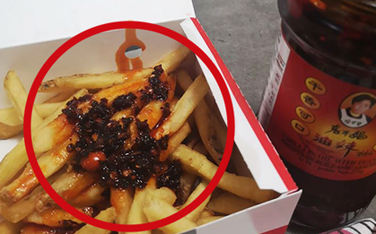 Kiểu ăn khoai tây chiên chấm với… sa tế đang khiến dân châu Á chao đảo: khéo lại sắp thành trend!