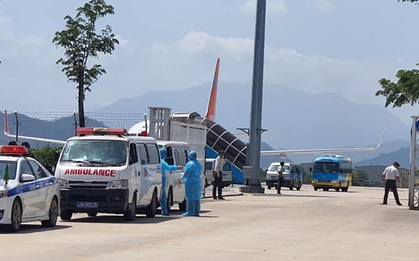 Có bao nhiêu người tiếp xúc với bệnh nhân 68 trên chuyến bay MI632 từ Singapore đến Đà Nẵng?