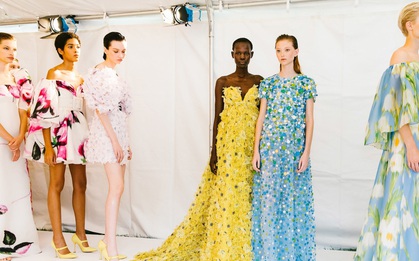 7 BST xứng danh "BEST" của New York Fashion Week: Lọt thỏm một cái tên mới toanh từng khiến Lady Gaga bật khóc
