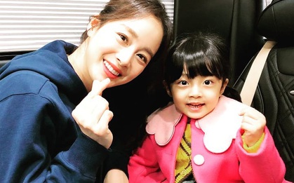 Kim Tae Hee đăng ảnh bên "con gái" thôi mà gây bão MXH: Màn khoe sắc đỉnh cao của 2 thế hệ cách nhau gần 4 thập kỷ