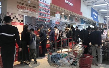 Hà Nội: Siêu thị đông nghẹt người dân chen chân mua hàng, không đảm bảo giãn cách 2m trước diễn biến phức tạp của dịch COVID-19