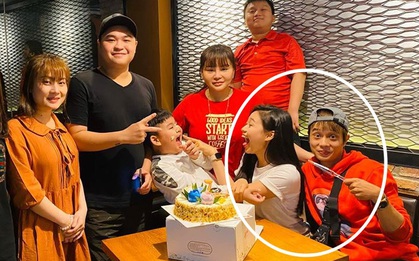 Kiên trì “cưa crush" như Tuấn Dũng: 1 năm sau màn tỏ tình bất thành trên truyền hình vẫn quyết ghi điểm với gia đình Lê Lộc