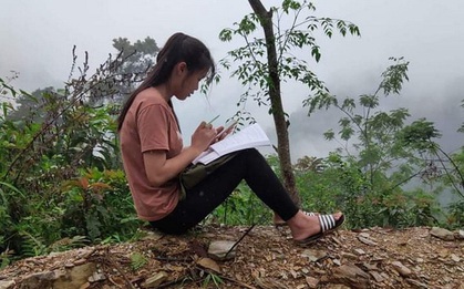 Học sinh dân tộc "băng rừng", "hứng sóng" học trực tuyến