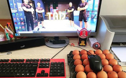 Chán đời, những "dị nhân" làng gaming setup đem cả mì, trứng, phiếu bé ngoan... ra kê tay!