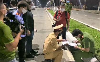 Nghẹn lòng "nhật ký đồng đội" gửi 2 công an hi sinh trong lúc truy đuổi nhóm đua xe: "Cả tháng qua chống dịch, anh em tôi đã kiệt sức, nay lại thêm đồng đội hy sinh..."