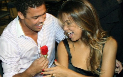 Tiết lộ bí mật cực dị của huyền thoại Ronaldo béo: Muốn ghi bàn sung, phải làm "chuyện ấy" thật nhiều