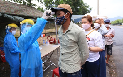 Phạt 3 nhân viên công ty tài chính không đeo khẩu trang trong phòng làm việc