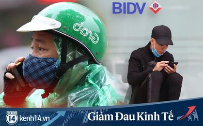 Chùm ảnh vất vả như các shipper mùa dịch: Co ro trong trời rét 19 độ, đội mưa chuyển hàng trên khắp đường phố Hà Nội