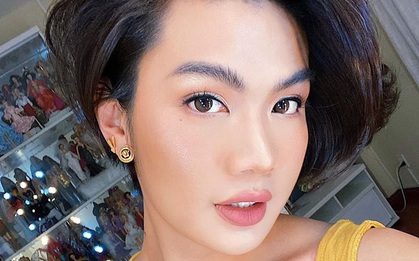 Đào Bá Lộc khoe ảnh make up sương sương ôm "chồng" đi ngủ, lộ luôn tủ búp bê khủng giá trị đến trăm triệu đằng sau