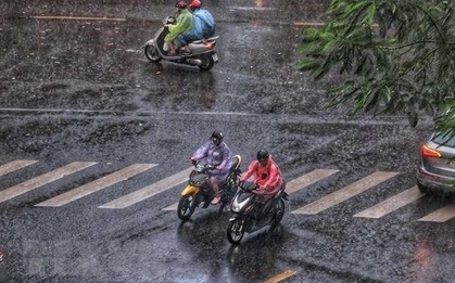 Nắng nóng gay gắt sắp kết thúc ở Bắc Bộ, Hà Nội mưa dông liên tục