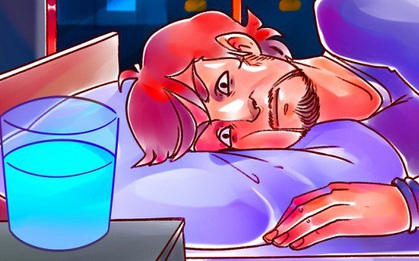 Tại sao không nên đặt cốc nước cạnh giường "để sáng mai ngủ dậy uống cho tiện" và đây là 5 lý do cực nguy hiểm!
