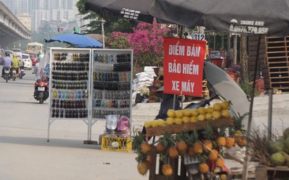 Hà Nội: Người dân đổ xô đi mua bảo hiểm xe máy, nơi bán giá siêu rẻ 20.000đ/ năm mọc lên nhan nhản ở lề đường