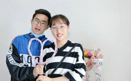 Cứ bảo yêu nhau lúc đi học là vớ vẩn, nhìn bảng thành tích học tập khủng của cặp đôi này để thấy điều hoàn toàn ngược lại