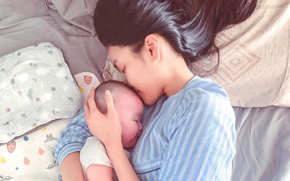 Lan Khuê tự hào khoe quý tử chưa tròn 1 tuổi đã rất lanh lợi, vỡ oà khi bé lần đầu làm điều đặc biệt này