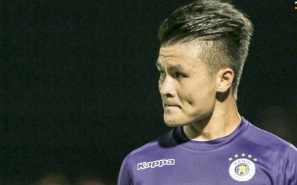 Cầu thủ Hà Nội FC bị ảnh hưởng tâm lý vì sự cố "vỡ" sân Hà Tĩnh