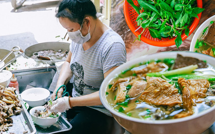 Bà chủ bún ngan Nhàn nức tiếng Hà Nội lần đầu thừa nhận rất hay chửi nhưng được hàng xóm "minh oan", tự tin thịt hàng mình mà "ai chê là người không biết ăn"