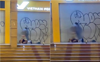 Cặp đôi thản nhiên "mây mưa" trước Bưu điện Hà Nội giữa đêm tối, mặc nhiều người đi đường phẫn nộ
