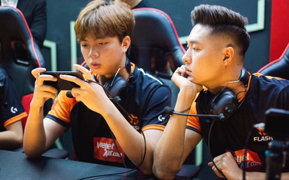 APL 2020: Team Flash hòa ONE Team sau kèo đấu căng như dây đàn, FAPTV có được điểm số đầu tiên!