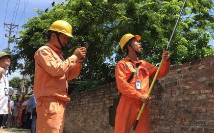 Điện lực Hà Nội nhận 4.000 cuộc gọi thắc mắc về tiền điện mỗi ngày