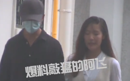 Nam chính "Người phiên dịch" Hoàng Hiên bị bắt gặp thân mật cùng gái lạ, nghi ngờ có tình yêu mới?