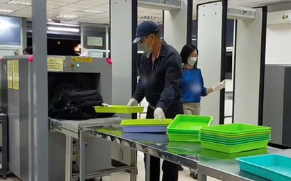 Khách đi máy bay vào Tuy Hòa giấu ma túy trong cạp quần