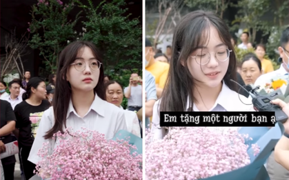 Khoảnh khắc đáng yêu nổi rần rần Weibo: Gái xinh cầm hoa tặng bạn trước điểm thi, nhưng: “Chúng mình chỉ là bạn”