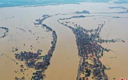 Mưa lớn không ngớt, hồ nước ngọt lớn nhất Trung Quốc dâng nhanh chưa từng thấy
