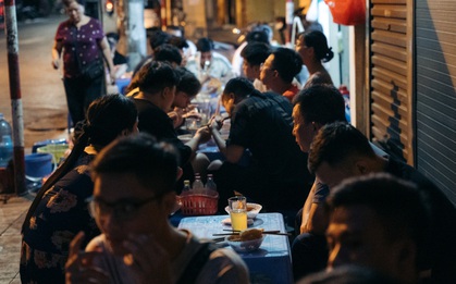 Chùm ảnh: Nếu Sài Gòn là "thành phố không ngủ" thì Hà Nội sau 0 giờ đêm cũng là "một Thủ đô luôn thức"