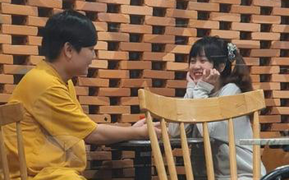 Nữ streamer Hạ Mi bị fan "bắt quả tang" chỉ follow một người duy nhất, có phải đang yêu?
