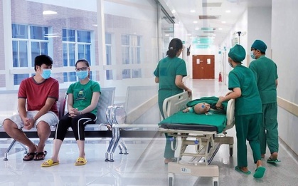 Mẹ của Trúc Nhi - Diệu Nhi chia sẻ xúc động khi được vào thăm con: "Được nhìn thấy 2 em, mẹ vui lắm rồi"