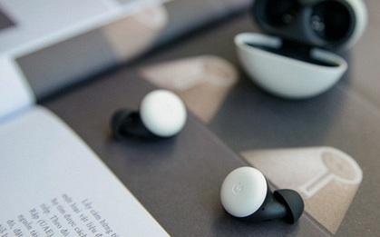 Cận cảnh Google Pixel Buds 2 tại Việt Nam: Thiết kế không dây hoàn toàn, từ tai đến vỏ sạc đều rất đẹp, giá 4,99 triệu đồng