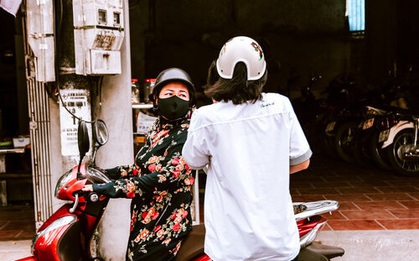 Tặng con gái chiếc áo khi đi thi lớp 10, người mẹ khiến dân tình "rụng tim" với dòng chữ cưng xỉu