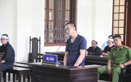 Nghi ngờ vợ có quan hệ bất chính, chồng chặn đường dùng búa sát hại “tình địch”