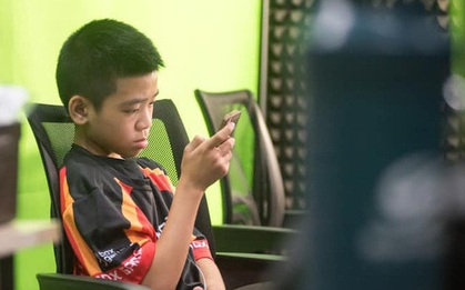 Thần đồng Lê Hà Anh Tuấn bật khóc khi để thua tay chơi PES top 8 thế giới