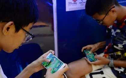 Dùng CMT giả, ra quán net, quét mặt bố mẹ khi ngủ: Muôn vàn cách thỏa mãn cơn thèm game của trẻ em Trung Quốc