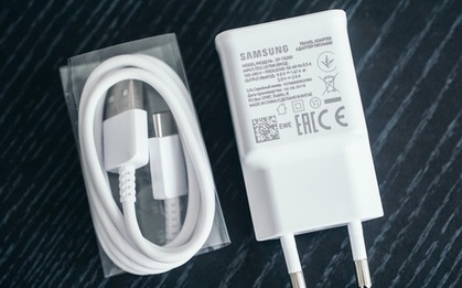 Theo chân Apple, đến lượt Samsung sắp bỏ củ sạc trên smartphone của mình?