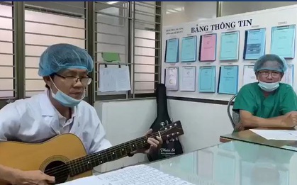 Clip: Bác sĩ Bệnh viện C Đà Nẵng cất tiếng hát động viên tinh thần mọi người: "Cả nước một lòng chắc bão sẽ mau tan"