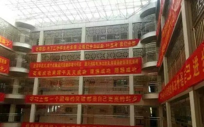 Bên trong trường chuyên khắc nghiệt hàng đầu Trung Quốc: Học 15 tiếng/ngày, phải xây rào chắn ngăn học sinh tự tử