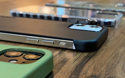 iPhone 12 tiếp tục rò rỉ hình ảnh, mang vóc dáng giống iPhone 4?