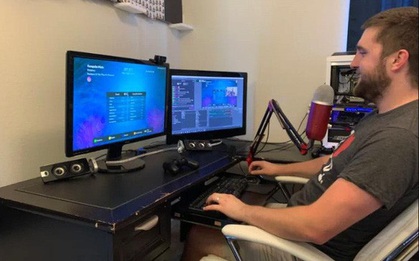 Ngày làm giáo viên, tối về livestream chơi game để quyên tiền mua bữa trưa cho học sinh