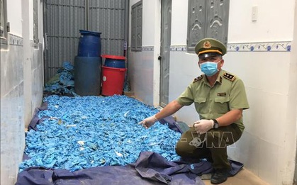 Phát hiện hàng chục tấn găng tay y tế đã qua sử dụng tại Bình Dương