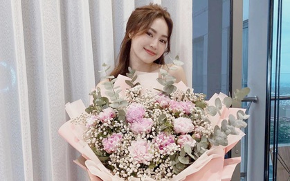 Vừa ghen tị với Hương Giang, Lan Ngọc nay được yêu chiều tặng hoa khủng: Vui đến mức hé lộ luôn danh tính "người ấy"?