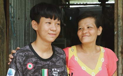 Không có bố bên cạnh, cậu học trò lớp 12 chỉ mong được đi học tiếp để chữa bệnh tâm thần cho mẹ và ông bà ngoại già yếu