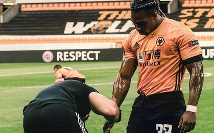 "Lực sĩ" làng bóng đá sử dụng chiêu độc khiến đối thủ không thể theo kèm