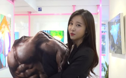 Nữ idol Kpop gây sốc khi công khai clip mua sắm tại cửa hàng đồ chơi 18+, còn tiêu hết gần chục triệu
