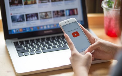 Làm thế nào để nghe nhạc trên YouTube mà không cần mở điện thoại liên tục?