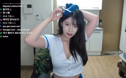 Muốn mua nhà mới, nữ streamer bán thanh lý quần áo đã qua sử dụng và cái kết... "cháy hàng" chỉ sau một ngày