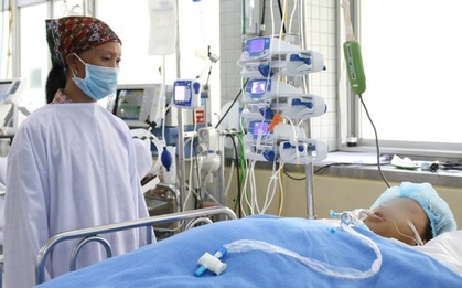 Vừa vào Sài Gòn được 6 ngày đi làm mướn nuôi con, nữ công nhân không may bị xe lu cán dập nát đùi phải